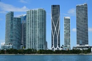 Miami lidera riesgo de burbuja inmobiliaria mundial en 2026