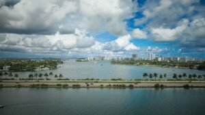 Miami lidera crecimiento inmobiliario Florida tras nueva ley fiscal
